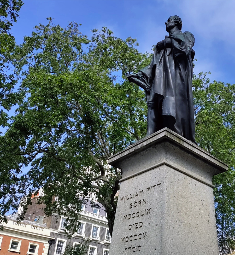 statue of William Pitt