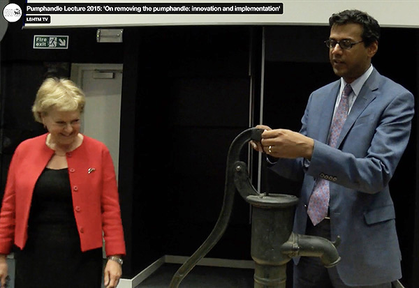Removing handle of pump, 2015