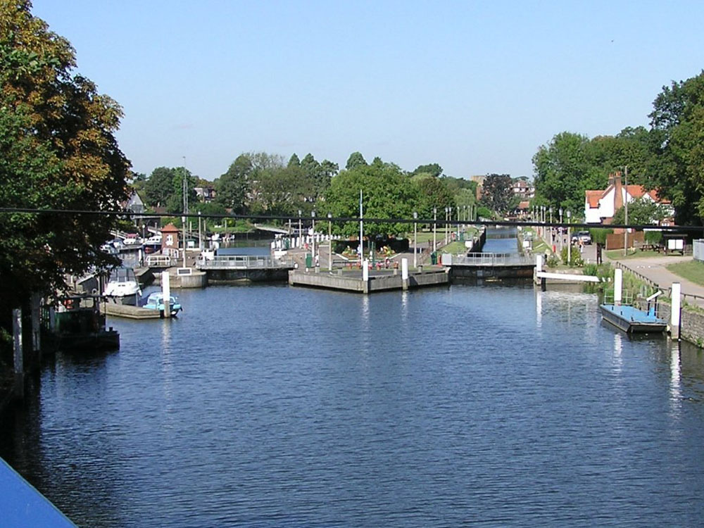 Slide 10 of The Tital Thames