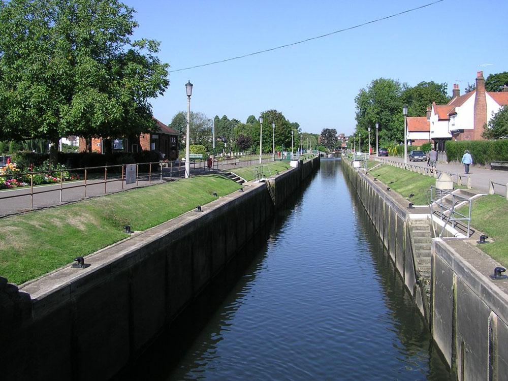Slide 14 of The Tital Thames