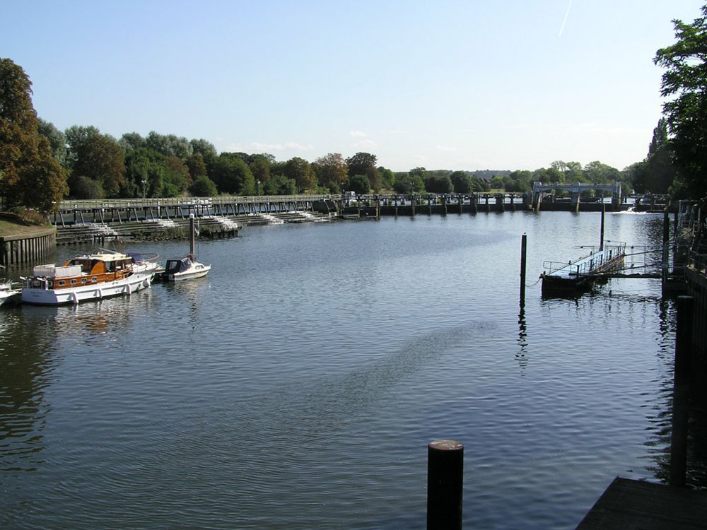 Slide 16 of The Tital Thames