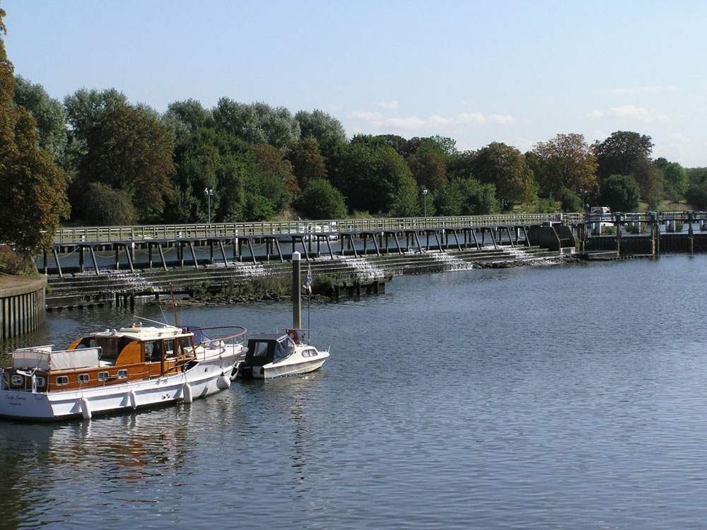 Slide 17 of The Tital Thames