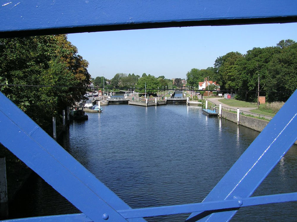 Slide 9 ofThe Tital Thames